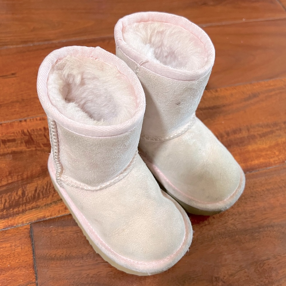 UGG Classic Short Boots Toddler Size 6